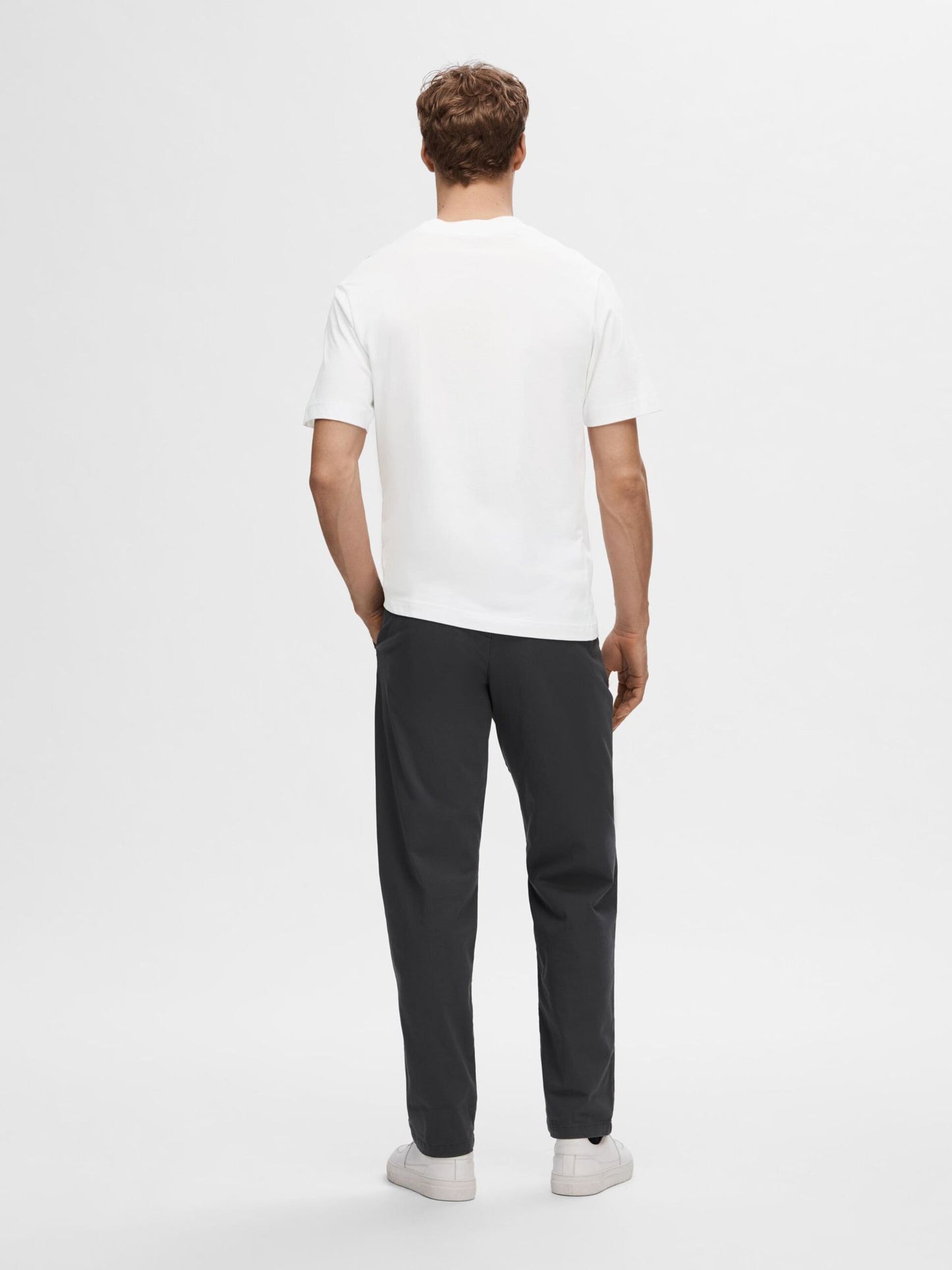 T-SHIRT OVER WHITE SELECTED