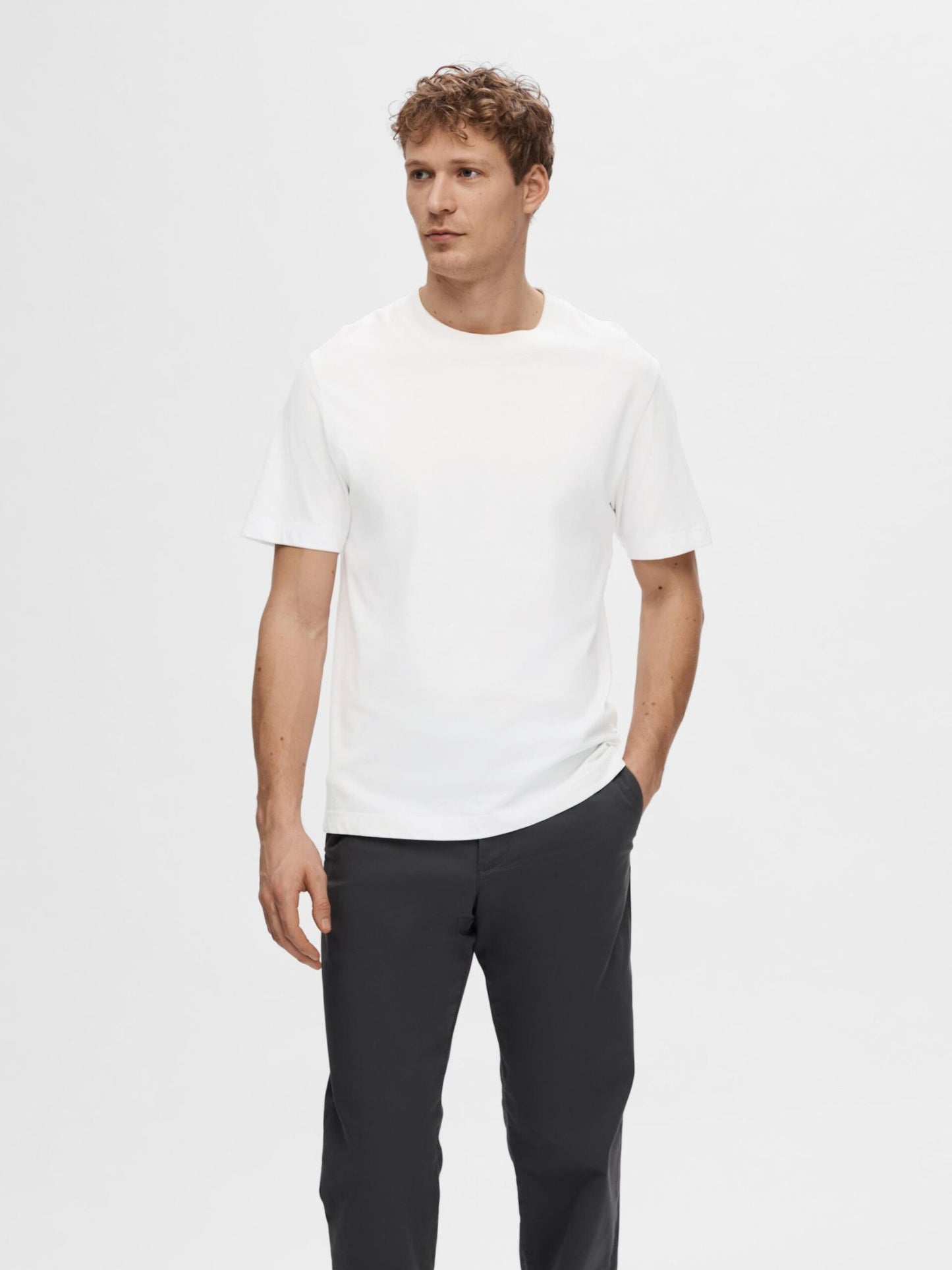 T-SHIRT OVER WHITE SELECTED