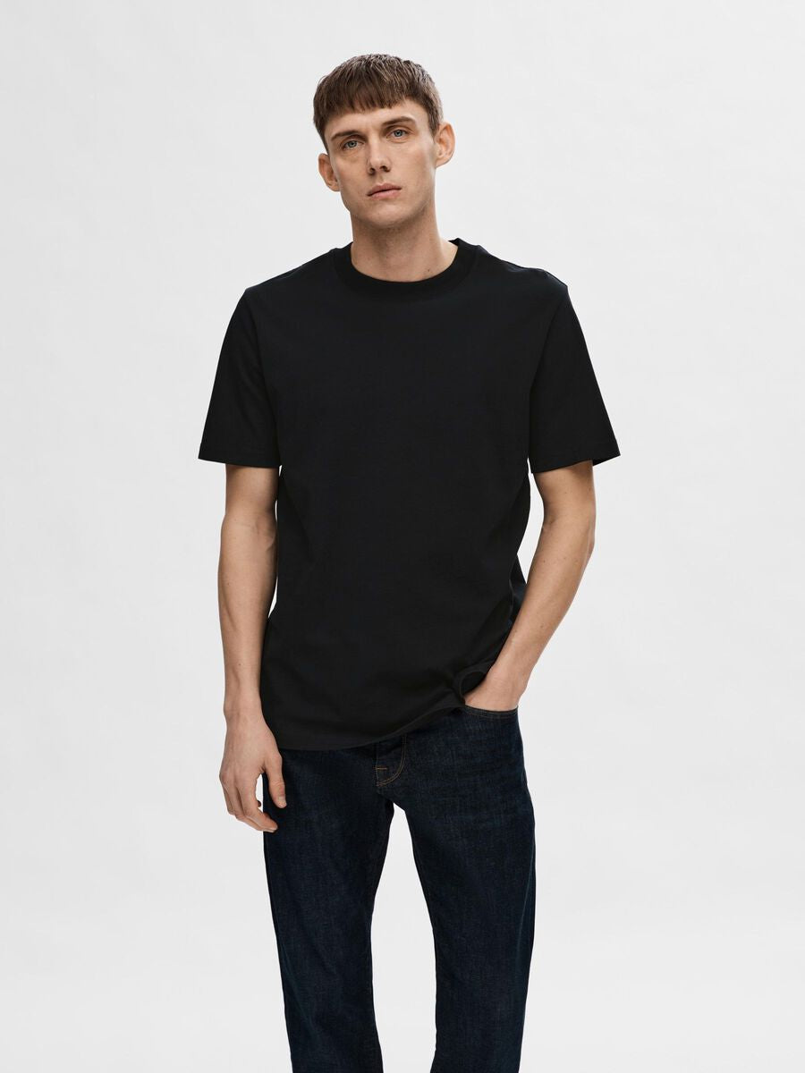 T-SHIRT OVER BLACK SELECTED