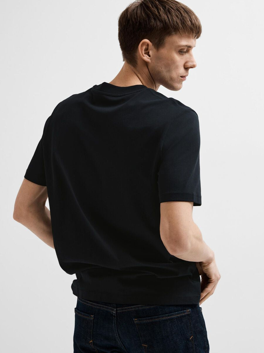 T-SHIRT OVER BLACK SELECTED